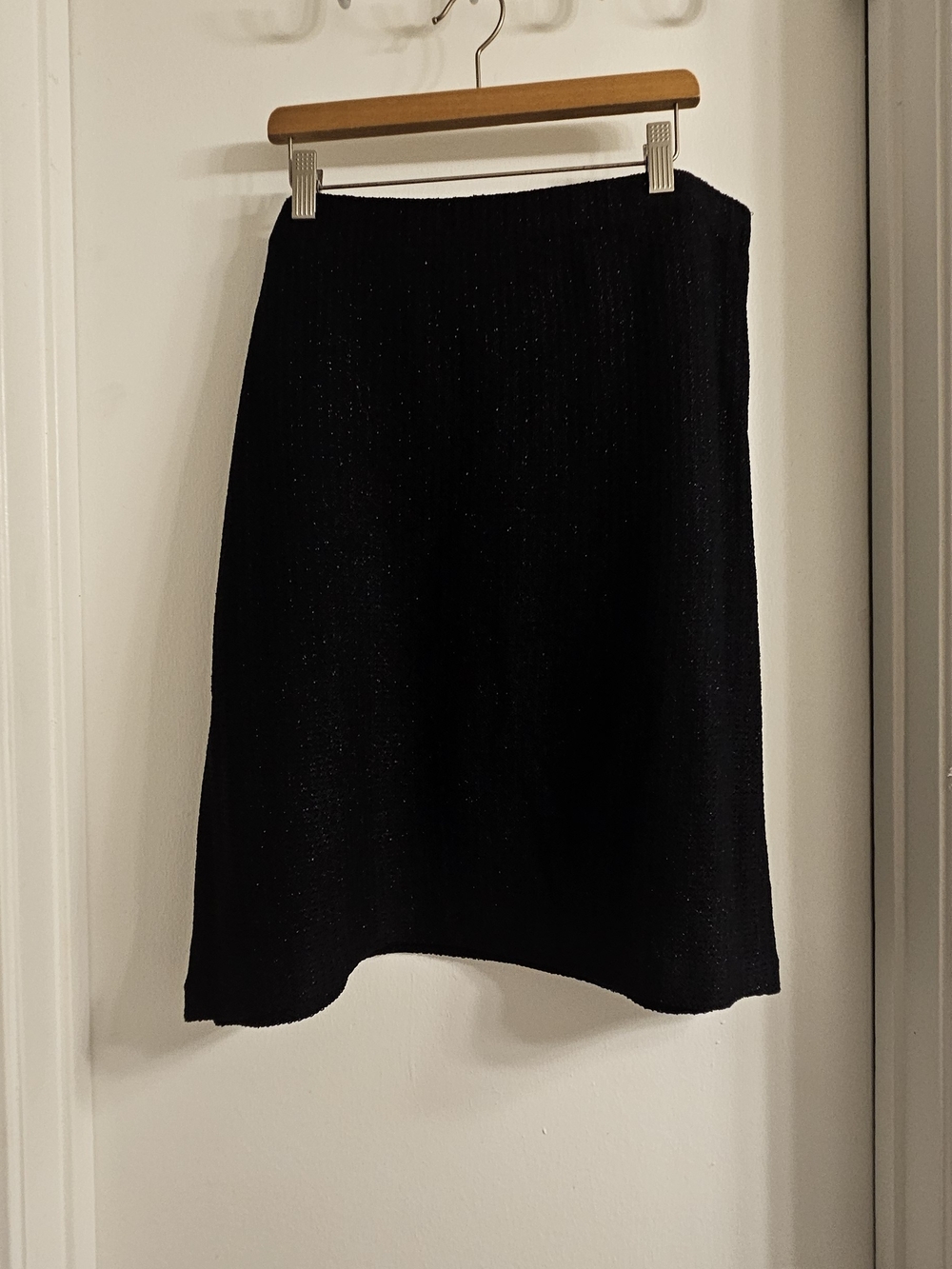 St. John Black Metallic Knit Pencil Skirt. Size 16